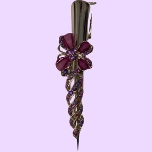 184. Beautiful elegant silver hair clip with rhinestones